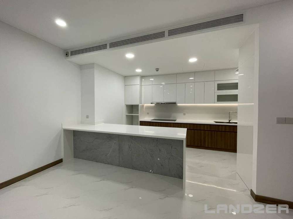 SW40 Sunwah Pearl Landzer 01.jpg