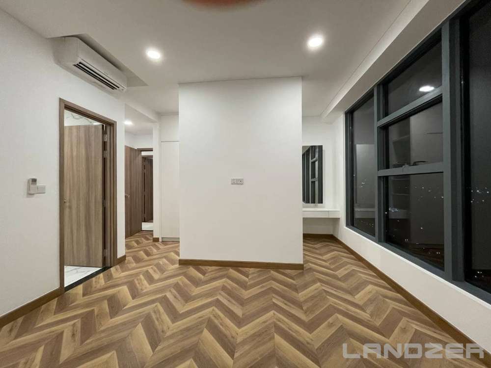 SW40 Sunwah Pearl Landzer 03.jpg