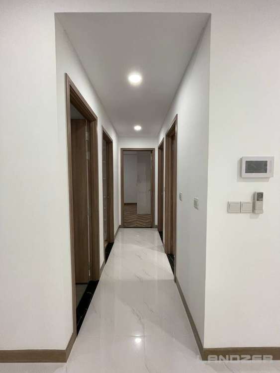 SW40 Sunwah Pearl Landzer 07.jpg