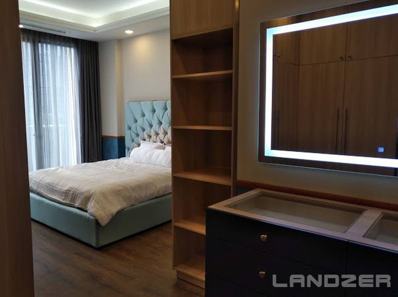 VR22 Vinhome Golden River Landzer 10.jpg